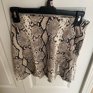 H&M Black and Cream Snake Pattern Mini Skirt Brand New w/tags